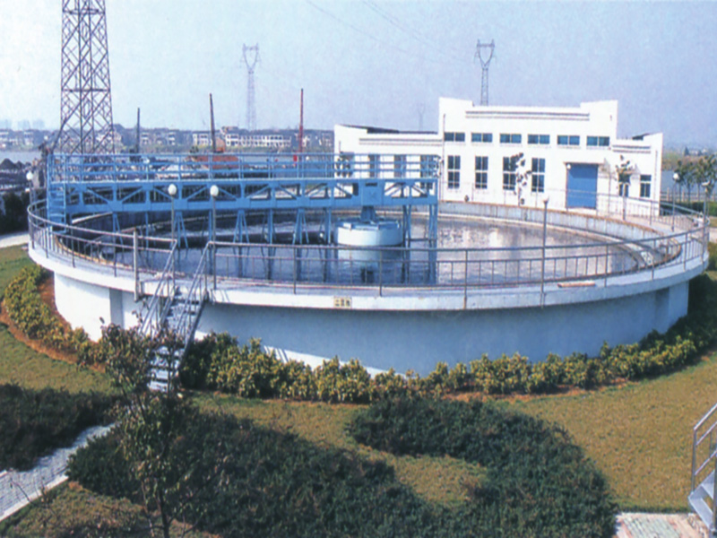 周邊傳動刮吸泥（ní）機